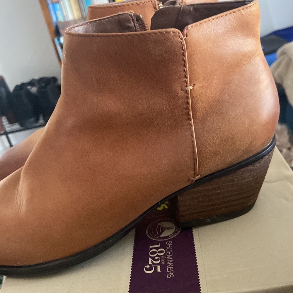 Clarks Tan Ankle boots 7 EUC - Picture 9 of 9